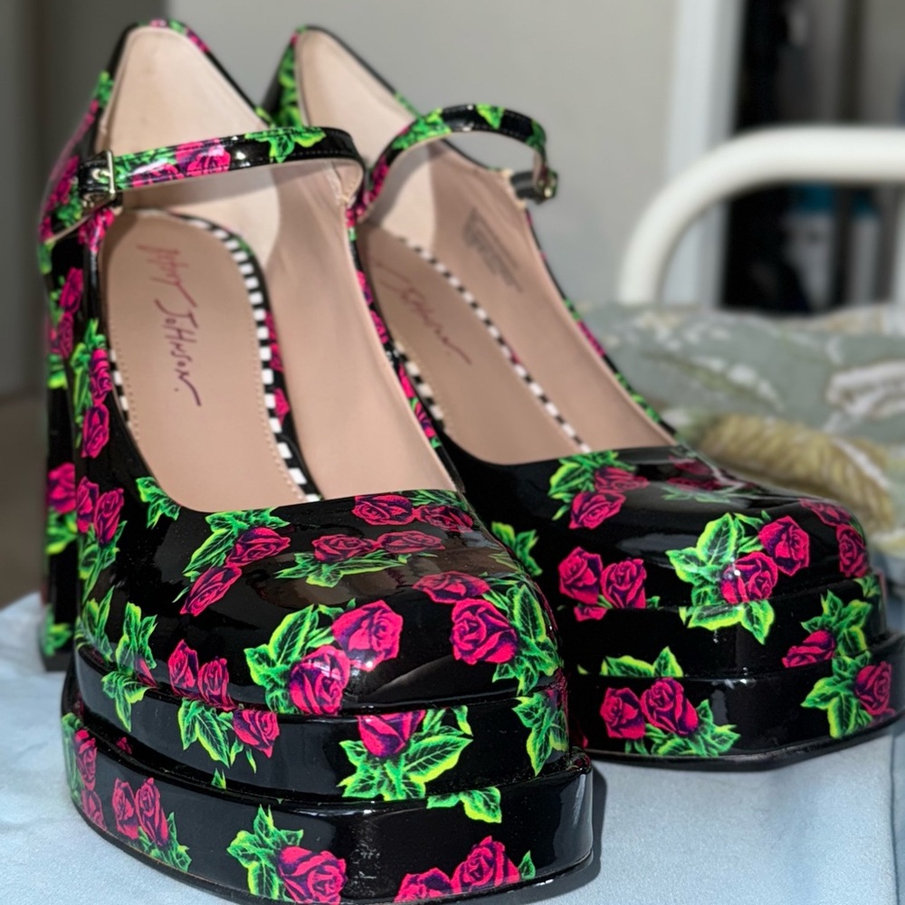 Betsey Johnson Black and Pink Floral Platform Shoes - Picture 1 of 5